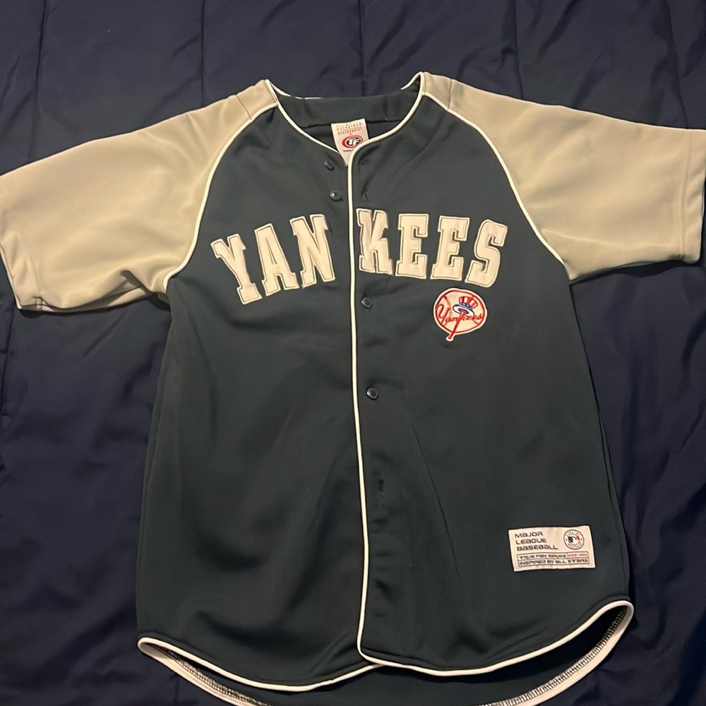 Youth Large Yankees baseball jersey.